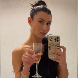 Meet your Posher, Emilie